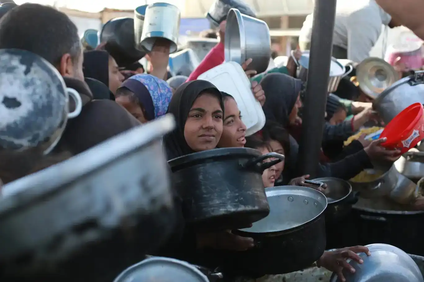لازاريني: "إسرائيل تمنع دخول موظفي الأمم المتحدة الذين يوثقون فظائعها في غزة" لازاريني: "إسرائيل تمنع دخول موظفي الأمم المتحدة الذين يوثقون فظائعها في غزة"