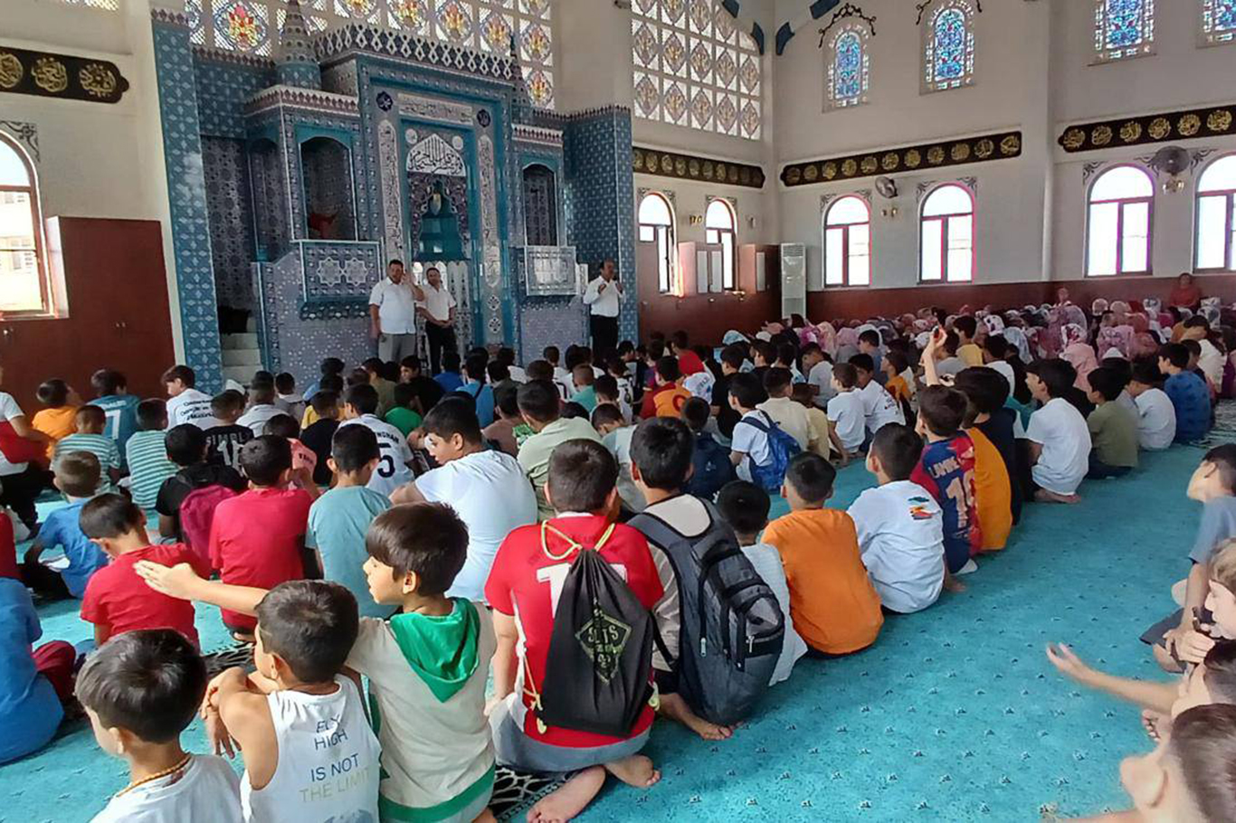 Yaz Kur'an kursu öğrencileri sergilenen oyunla eğlendi Yaz Kur'an kursu öğrencileri sergilenen oyunla eğlendi