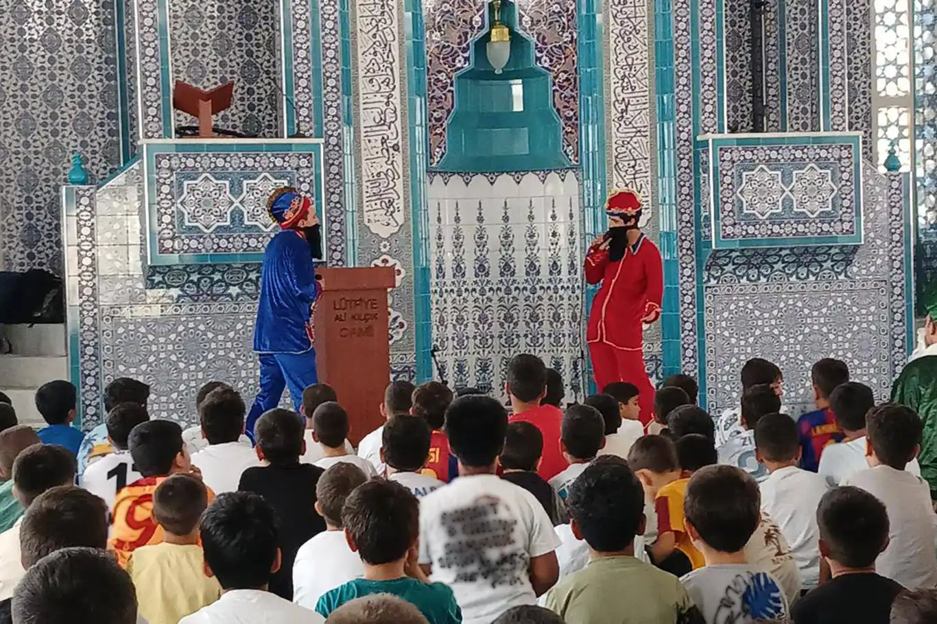 Yaz Kur'an kursu öğrencileri sergilenen oyunla eğlendi Yaz Kur'an kursu öğrencileri sergilenen oyunla eğlendi