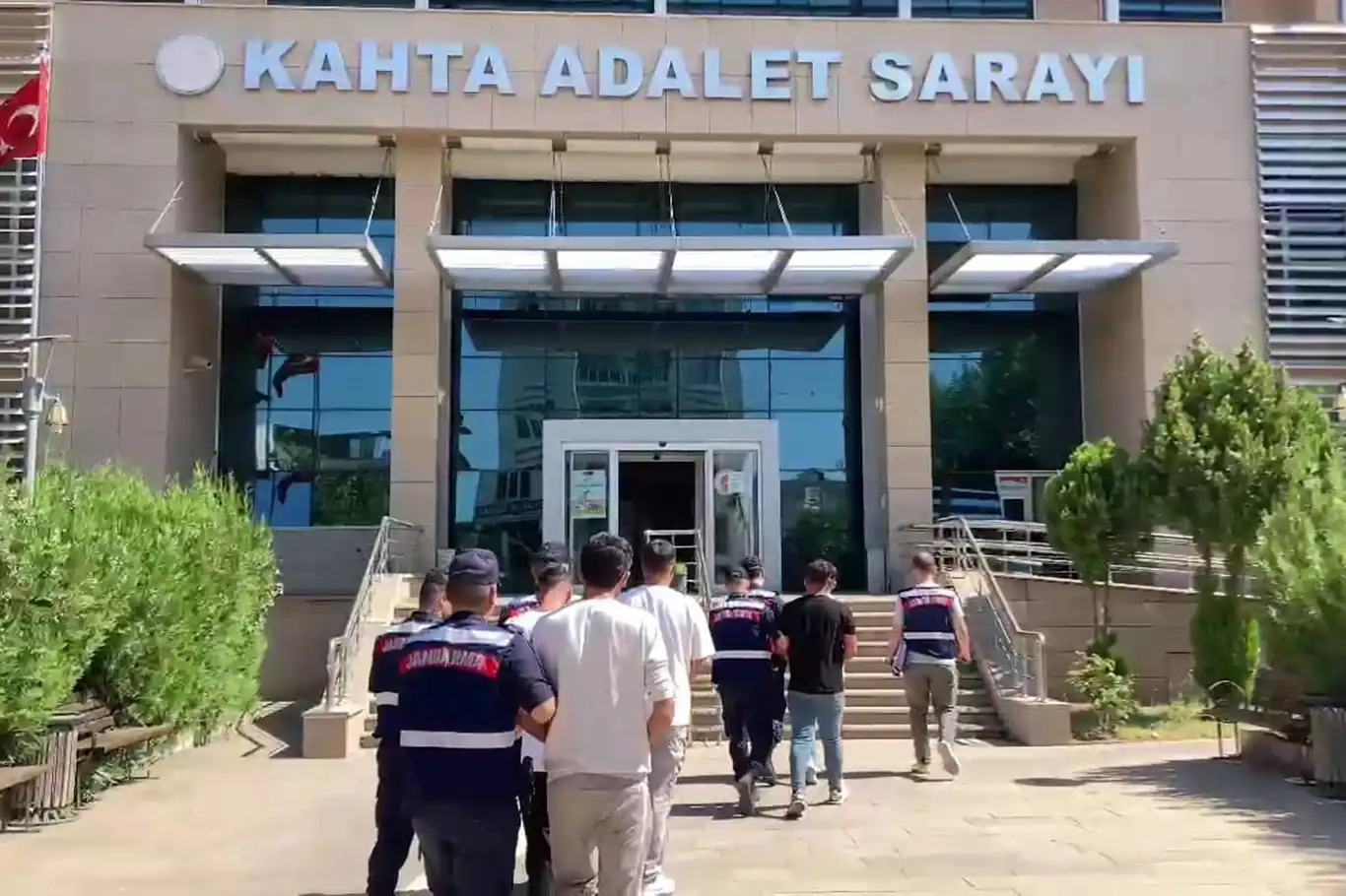 Adıyaman'da uyuşturucu operasyonu: 6 gözaltı Adıyaman'da uyuşturucu operasyonu: 6 gözaltı