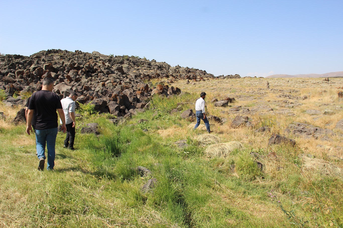 Yaklaşık 170 yıl önce Tendürek Dağı'ndan akan lavların altında kalan köyler görüntülendi