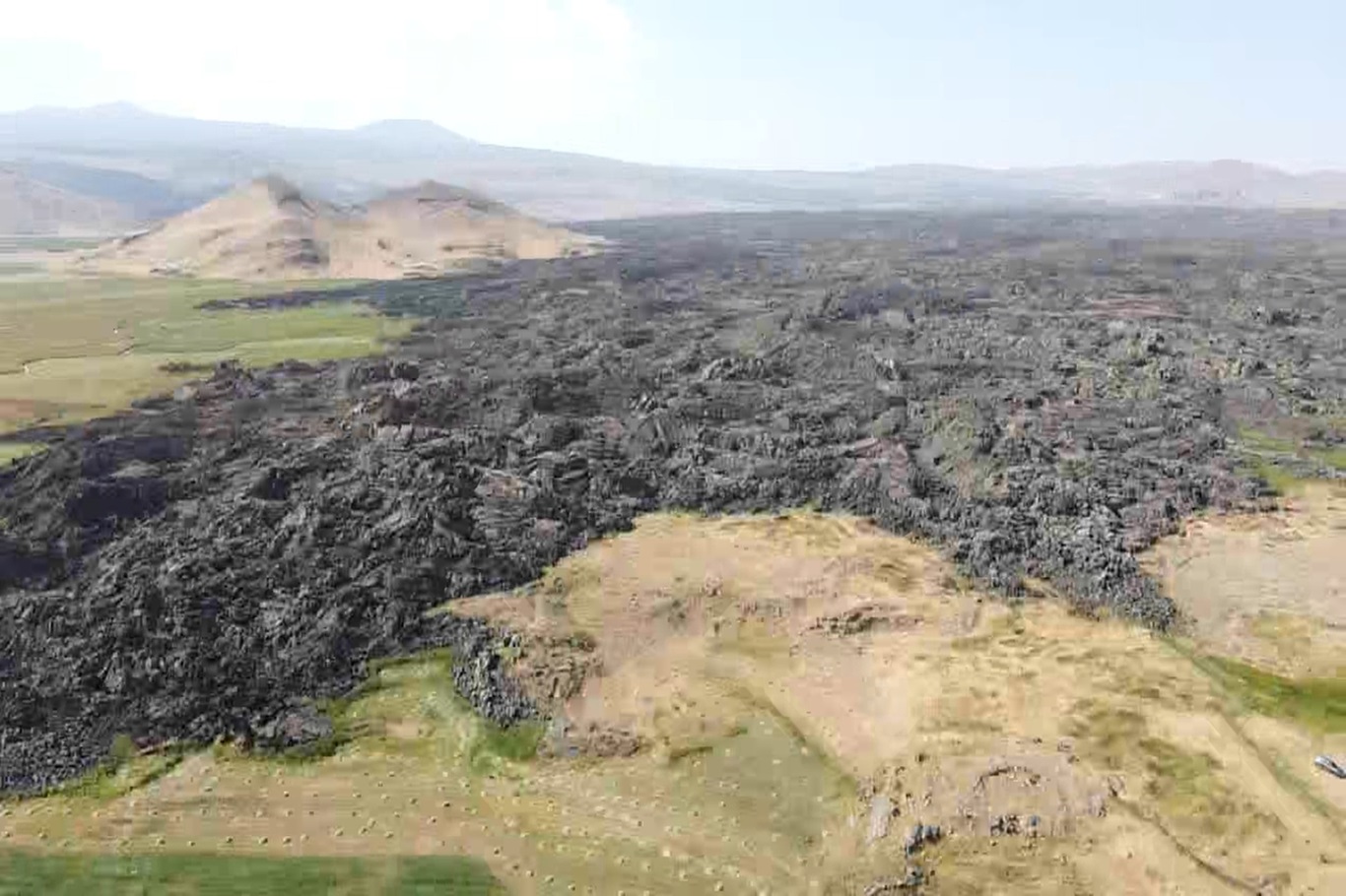 Yaklaşık 170 yıl önce Tendürek Dağı'ndan akan lavların altında kalan köyler görüntülendi