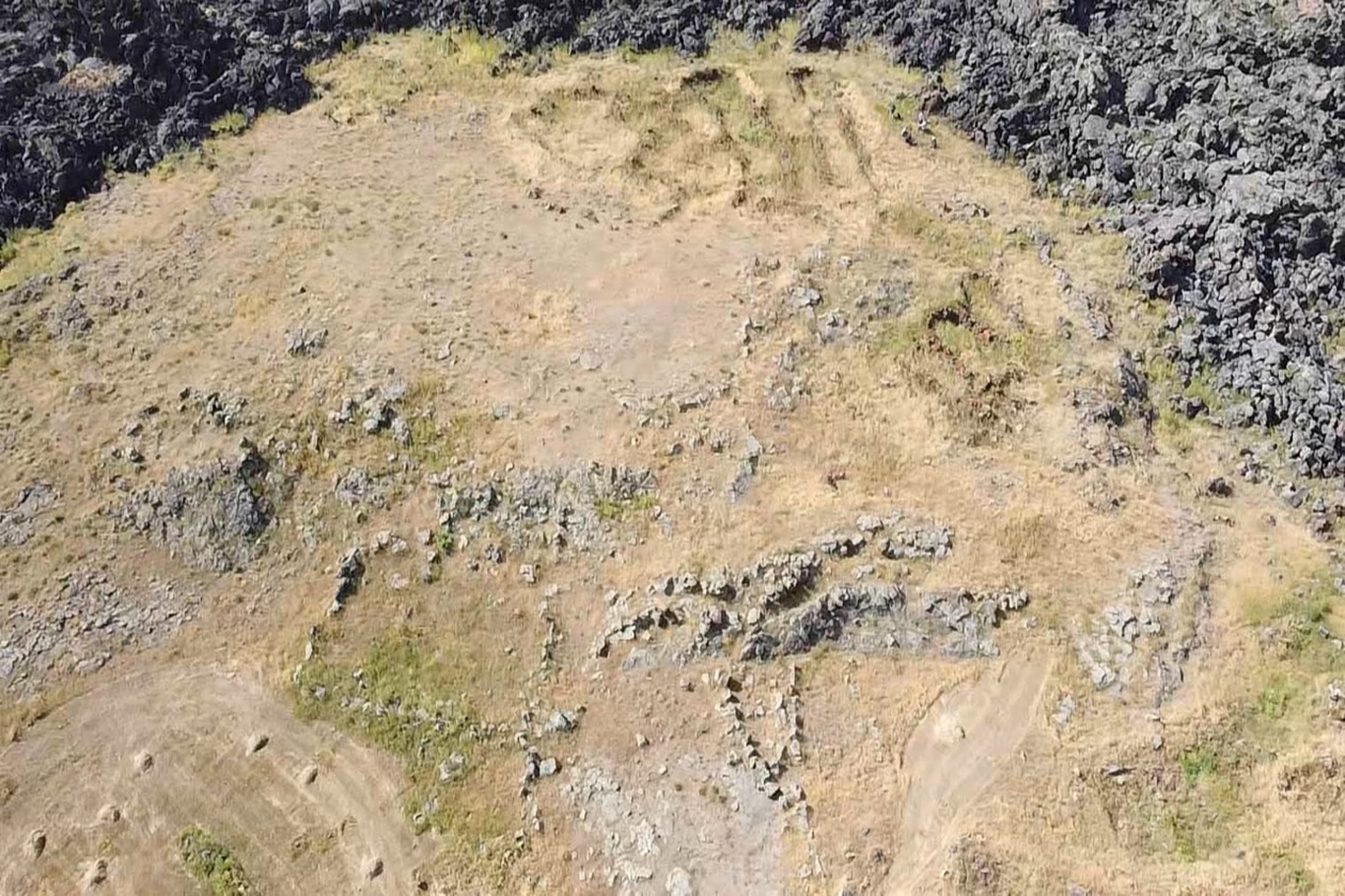 Yaklaşık 170 yıl önce Tendürek Dağı'ndan akan lavların altında kalan köyler görüntülendi