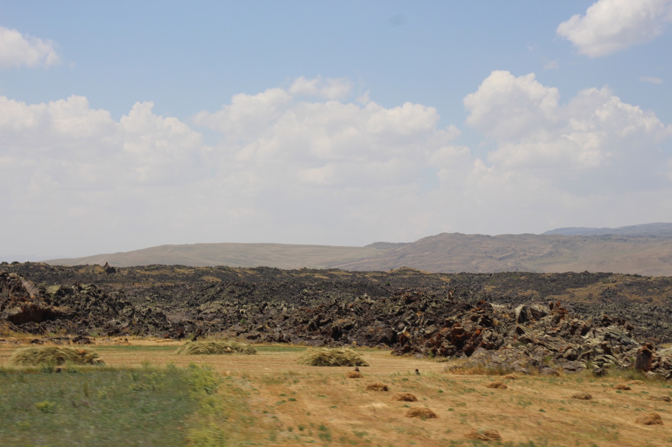 Yaklaşık 170 yıl önce Tendürek Dağı'ndan akan lavların altında kalan köyler görüntülendi