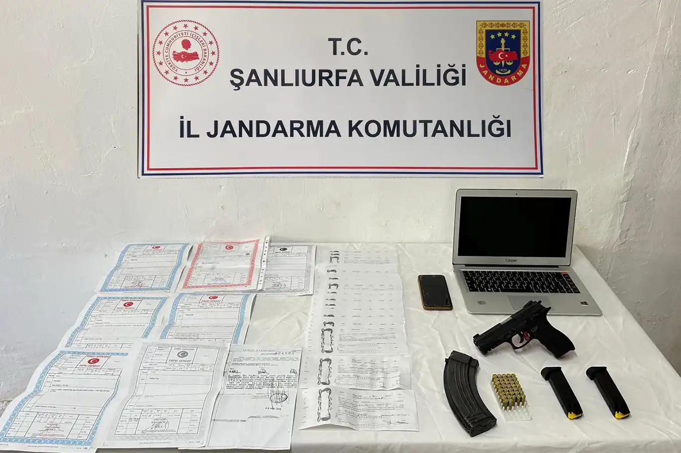 Şanlıurfa’da tefecilik operasyonu: Çok sayıda senet ve tapu ele geçirildi Şanlıurfa’da tefecilik operasyonu: Çok sayıda senet ve tapu ele geçirildi