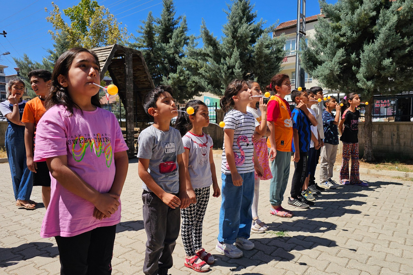 Büyükşehir Belediyesi'nin Yaz Okulu'na katılan öğrenciler hem öğreniyor hem eğleniyor Büyükşehir Belediyesi'nin Yaz Okulu'na katılan öğrenciler hem öğreniyor hem eğleniyor