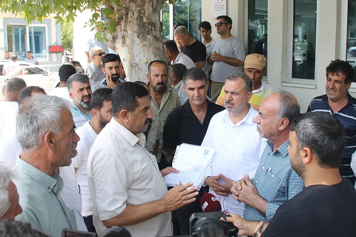 Çiftçilerden Dicle Elektrik'e tepki: Bu borcu ödeyemeyiz Çiftçilerden Dicle Elektrik'e tepki: Bu borcu ödeyemeyiz