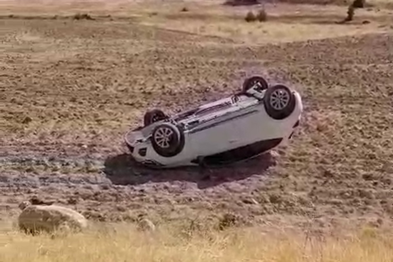 Direksiyon başında uyuyunca otomobil takla attı Direksiyon başında uyuyunca otomobil takla attı