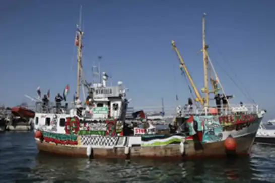 Têkilî bi keştiya Hanzala ya ku ji bo alîkariya welat ber bi Xezzeyê ve diçû re, hat qutkirin
