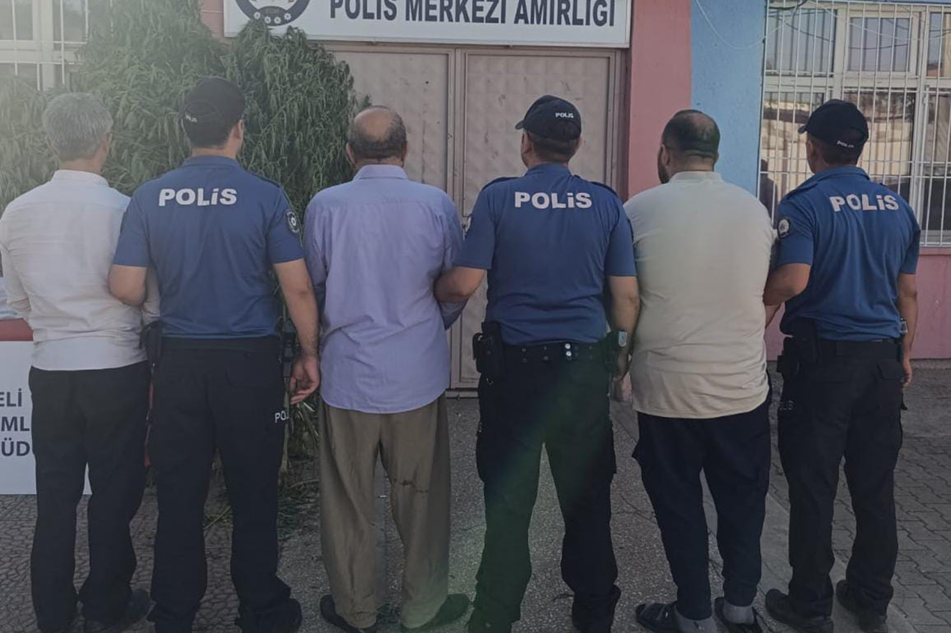 Gaziantep'te uyuşturucu operasyonu: 3 gözaltı Gaziantep'te uyuşturucu operasyonu: 3 gözaltı