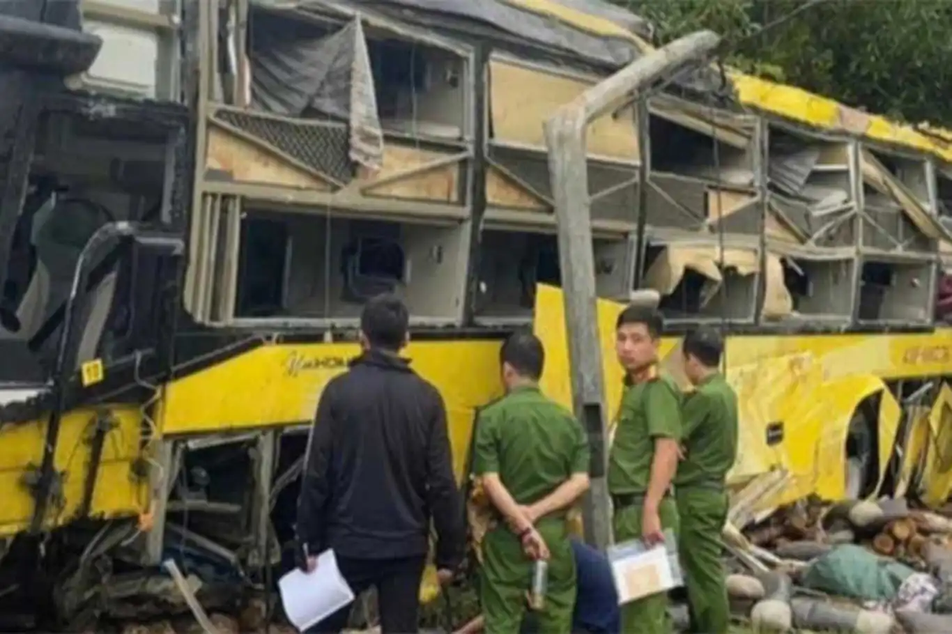 Vietnam'da otobüs kazası: 9 ölü, 16 yaralı Vietnam'da otobüs kazası: 9 ölü, 16 yaralı