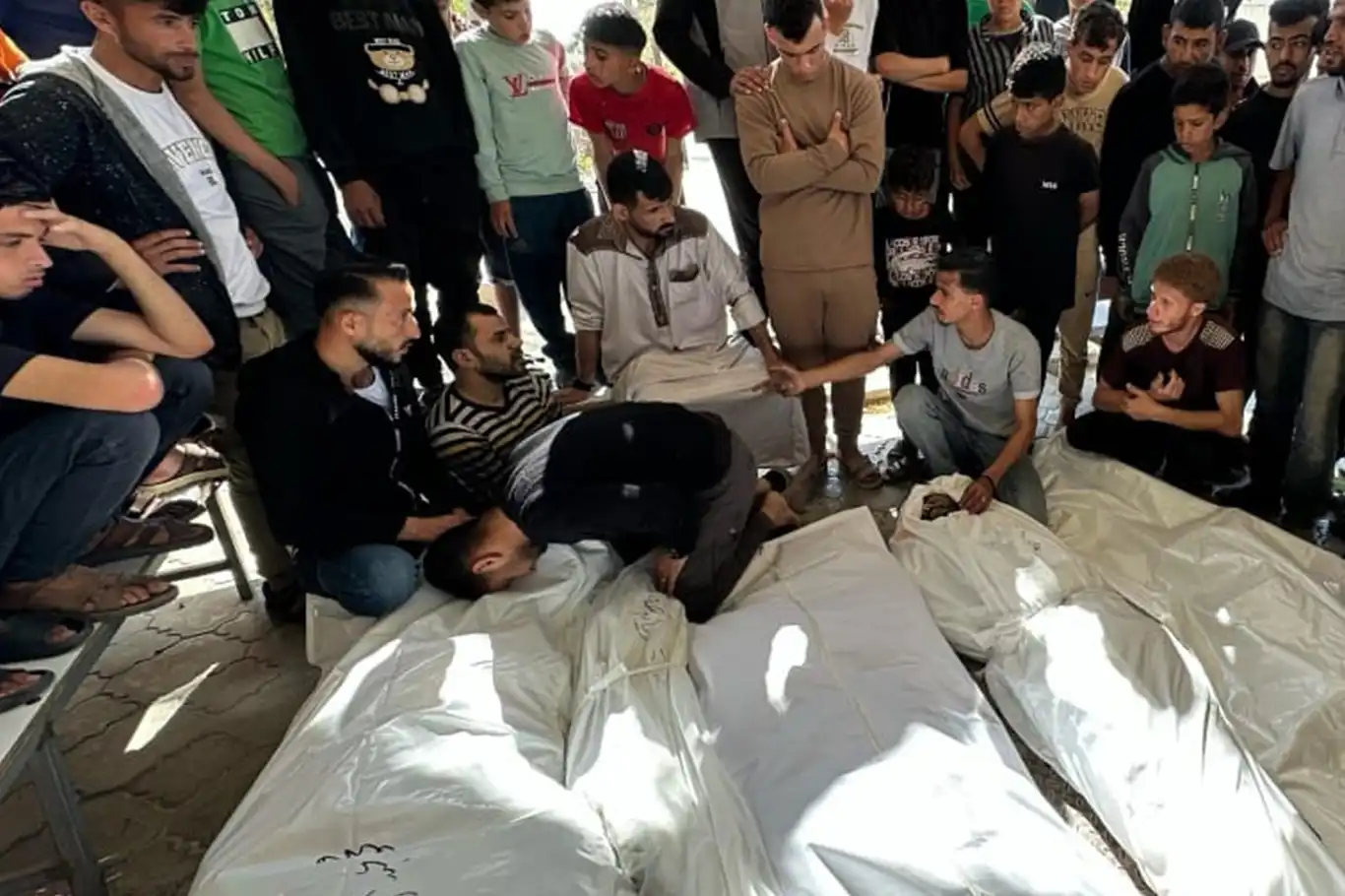 Gazze'de şehit sayısı 59 bin 676’ya yükseldi Gazze'de şehit sayısı 59 bin 676’ya yükseldi