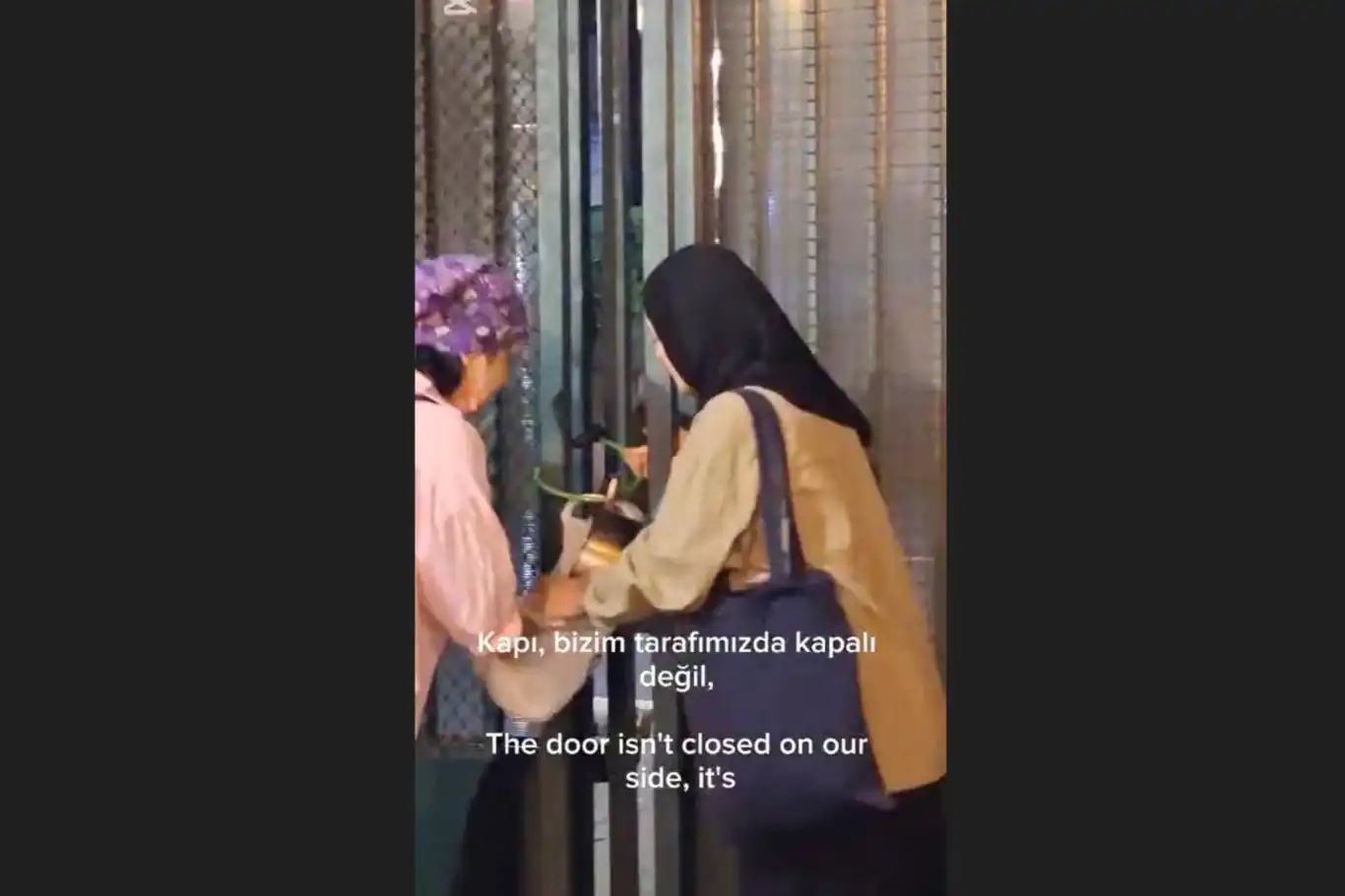 Aktivistlerden Refah Sınır Kapısı'nın açılması talebi Aktivistlerden Refah Sınır Kapısı'nın açılması talebi