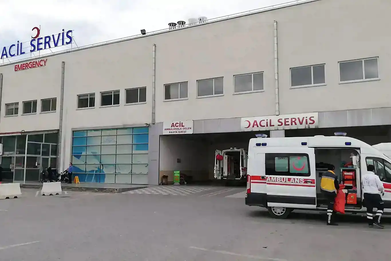 Malatya'da inşaat kalıbını söken usta düşerek ağır yaralandı Malatya'da inşaat kalıbını söken usta düşerek ağır yaralandı