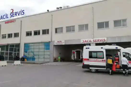 Malatya'da inşaat kalıbını söken usta düşerek ağır yaralandı