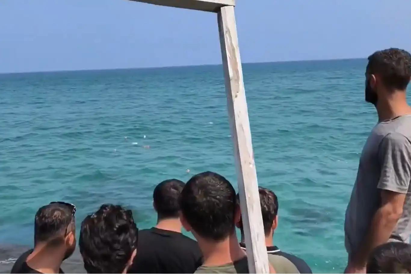 HÜDA PAR Gençlik Kolları, Gazze için denize bakliyat dolu şişeler bıraktı