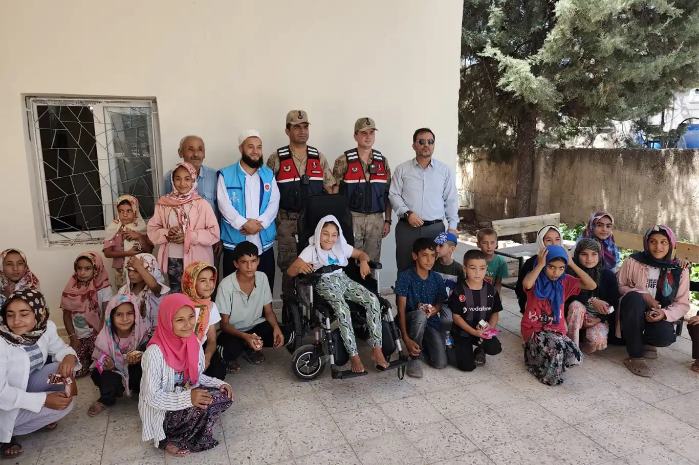 Şanlıurfa’da engelli öğrenciye Kur’an kursunda akülü araç sürprizi Şanlıurfa’da engelli öğrenciye Kur’an kursunda akülü araç sürprizi