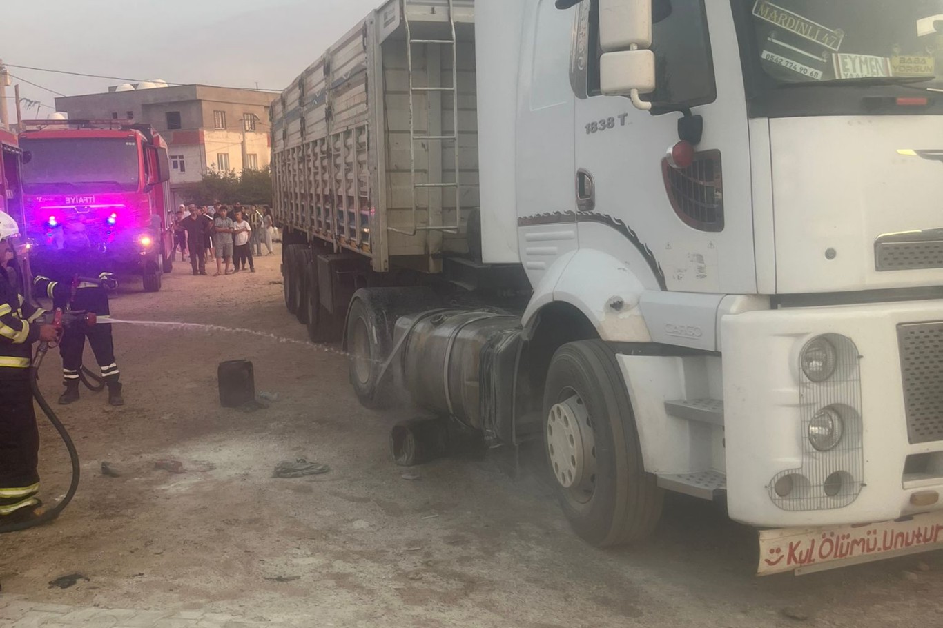 Li Mêrdînê di tankera sotemenîya tirê de teqîn: 7 birîndar Li Mêrdînê di tankera sotemenîya tirê de teqîn: 7 birîndar