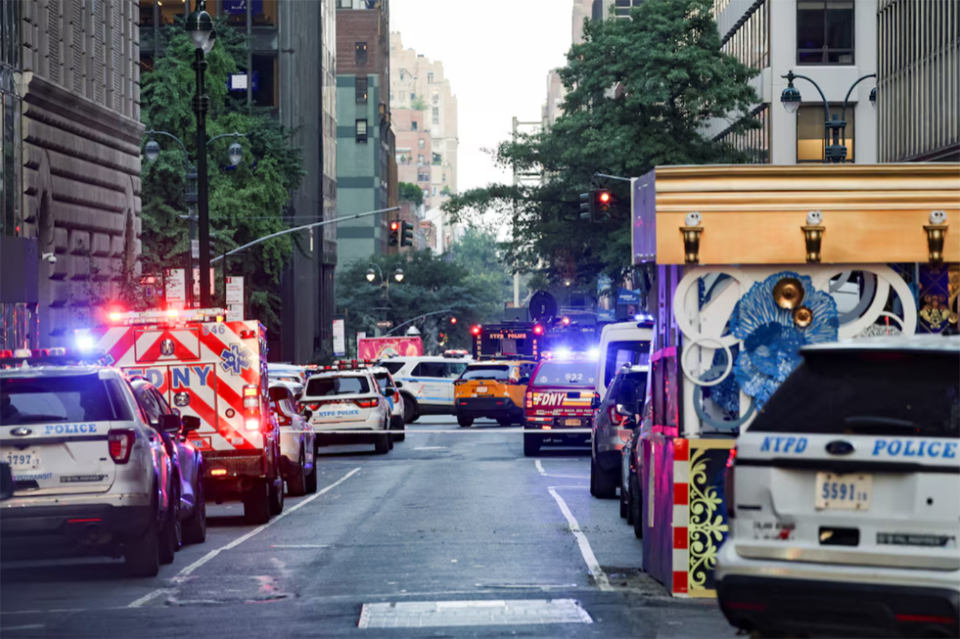 Four killed, one injured in Manhattan shooting; suspect dead Four killed, one injured in Manhattan shooting; suspect dead