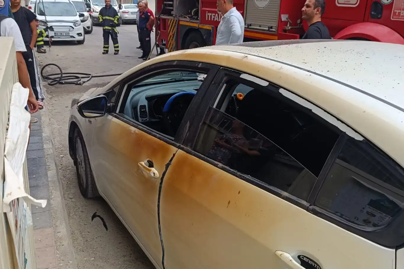Batman'da 5 katlı binada çıkan yangında, maddi hasar meydana geldi