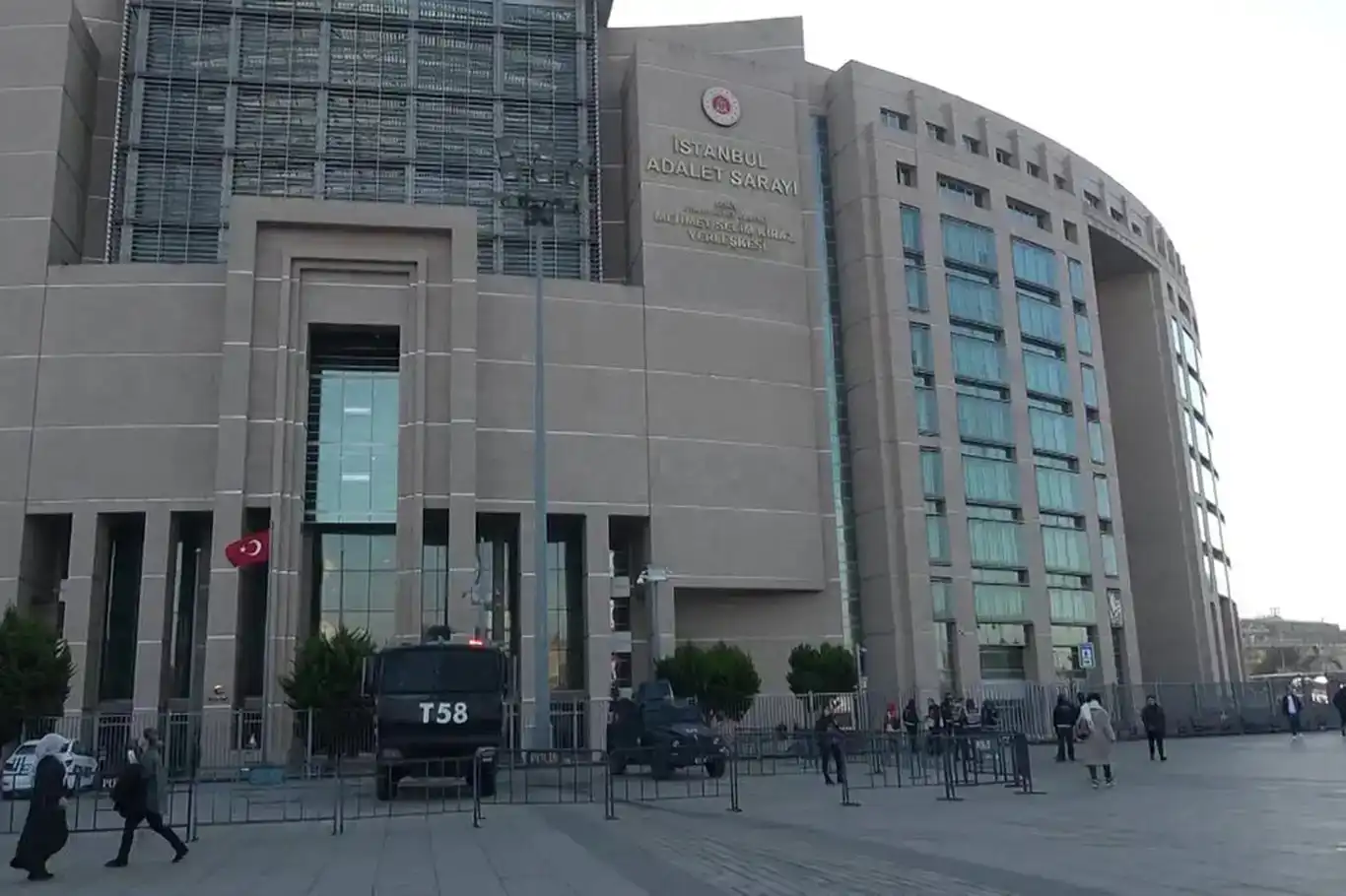 İBB'ye yönelik yolsuzluk operasyonunda 20 gözaltı