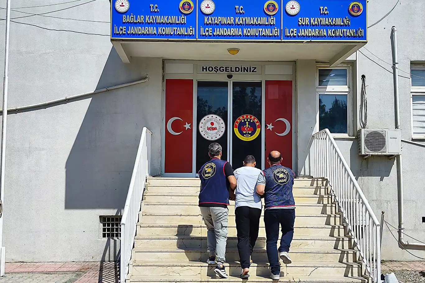 Diyarbakır'da uyuşturucu suçundan aranan şahıslar yakalandı