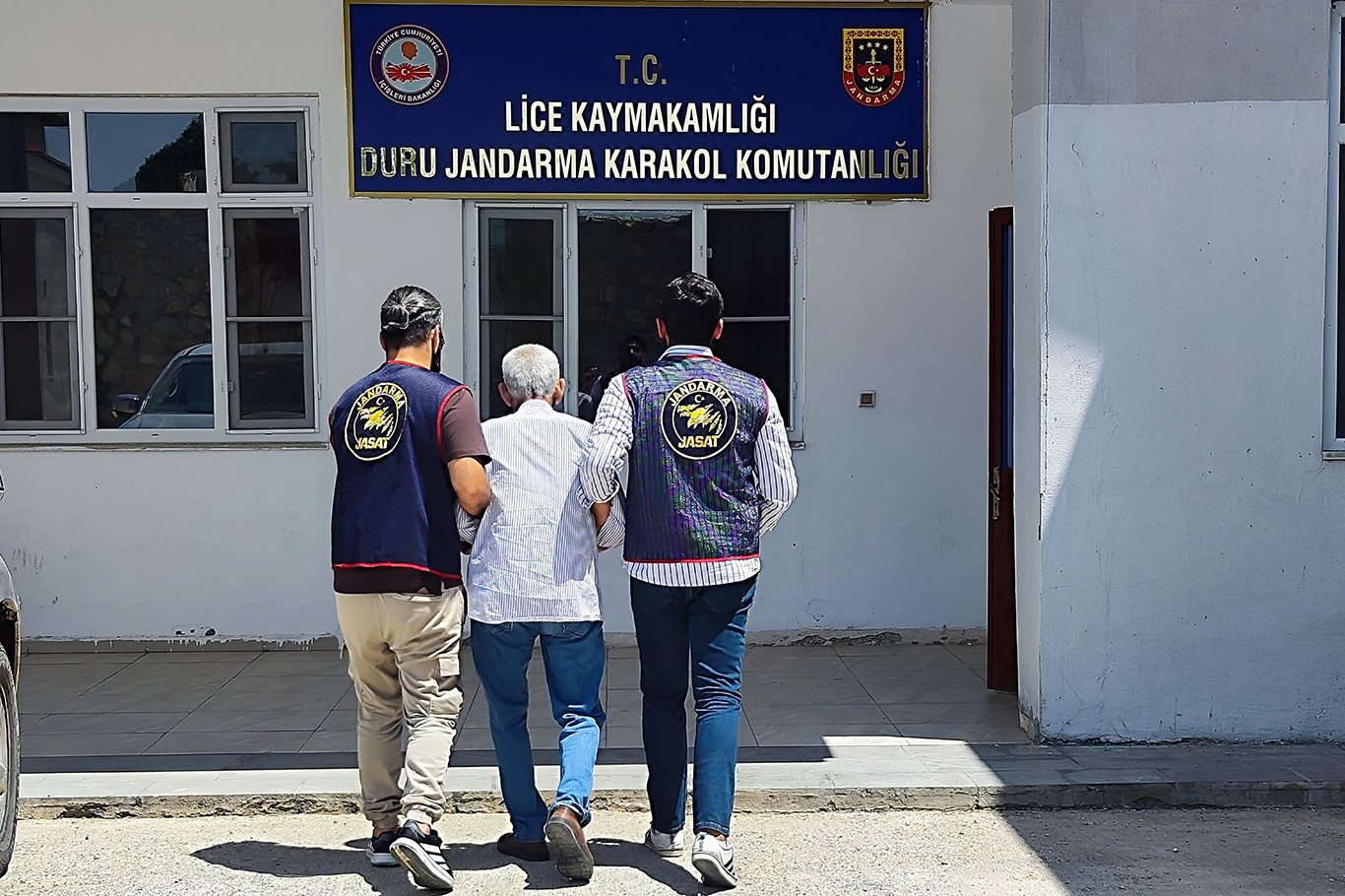 Diyarbakır'da uyuşturucu suçundan aranan şahıslar yakalandı Diyarbakır'da uyuşturucu suçundan aranan şahıslar yakalandı