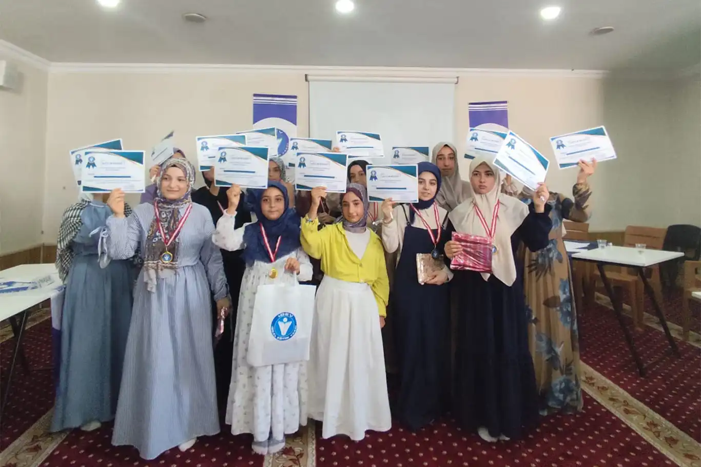 İDEV'den kız öğrencilere yönelik bilgi yarışması 