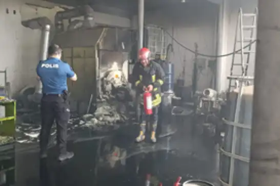 Şanlıurfa'da eldiven fabrikasında yangın