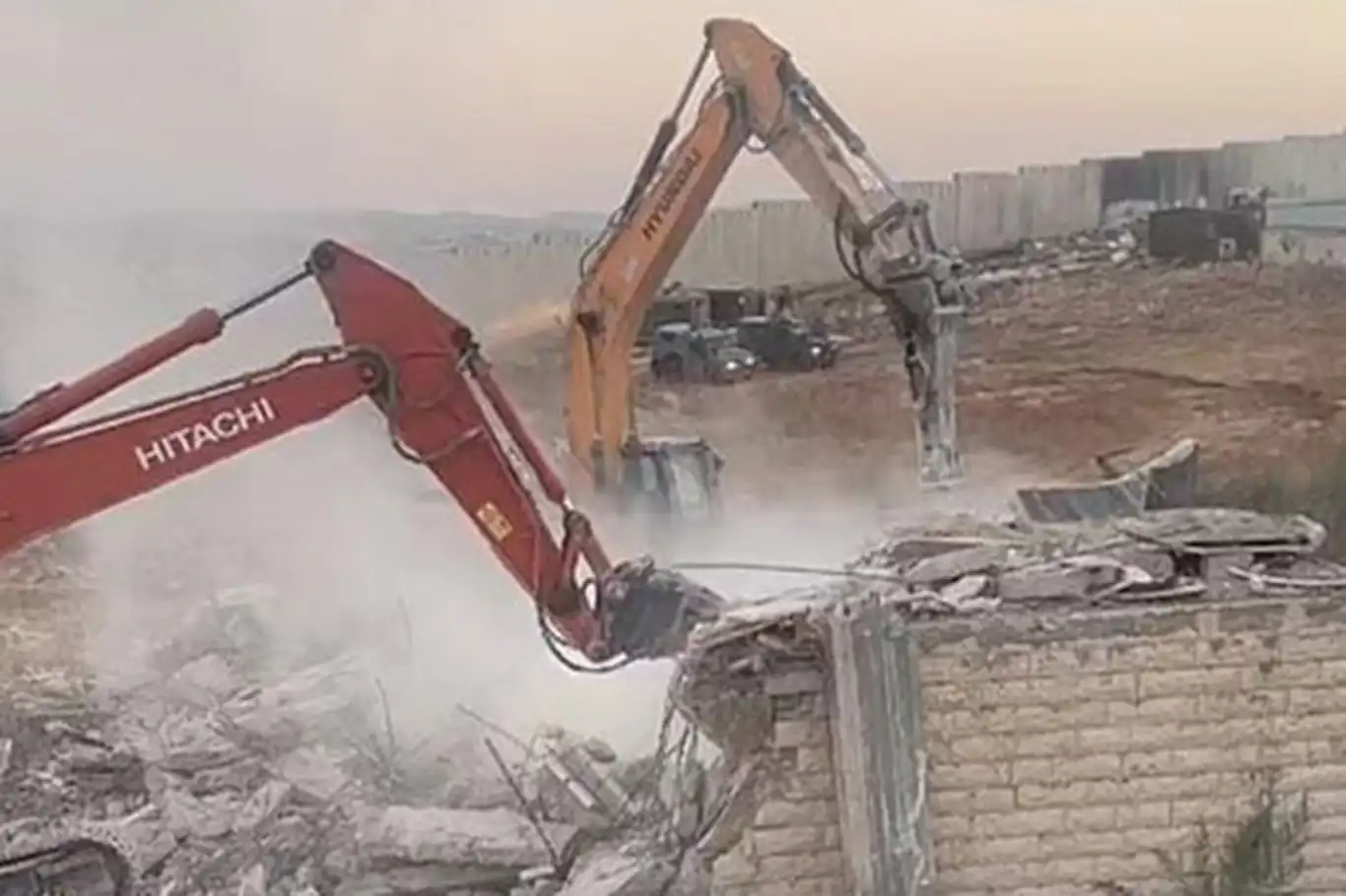 Kudüs'te zorbalık sürüyor: İşgalciler Silvan'da konut ve iş yerlerini yıktı Kudüs'te zorbalık sürüyor: İşgalciler Silvan'da konut ve iş yerlerini yıktı