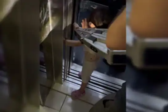 Batman'da asansör kapısına kolu sıkışan küçük kız, itfaiye tarafından kurtarıldı 