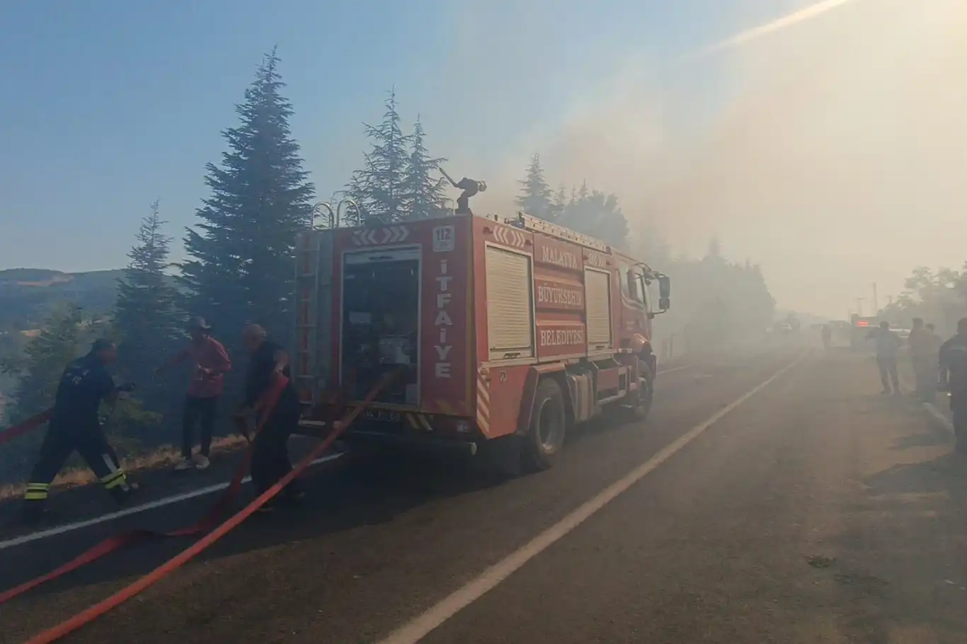 Malatya'da orman yangınlarına havadan ve karadan müdahale