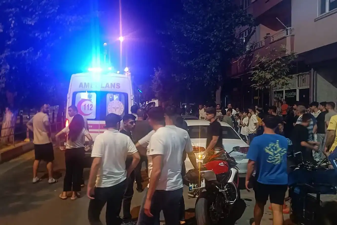 Siirt’te minibüsün çarptığı kız çocuğu yaralandı Siirt’te minibüsün çarptığı kız çocuğu yaralandı