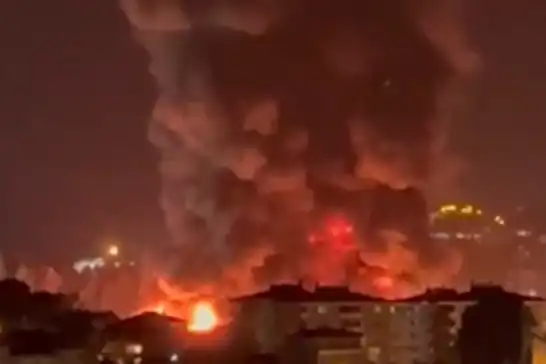 İstanbul'da elyaf-sünger fabrikasında büyük yangın