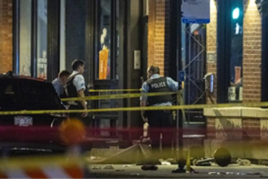 United States: Chicago police hunt suspects after deadly River North shooting