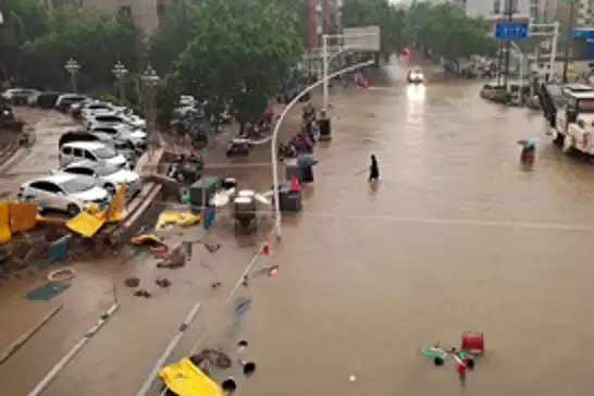 Çin'de şiddetli yağış ve su baskını