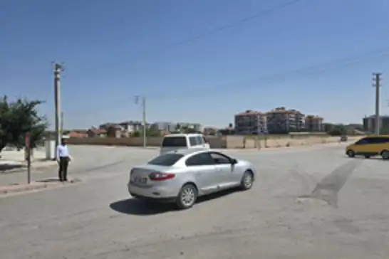 Konya'da tehlikeli kavşak: HÜDA PAR İlçe Başkanı'ndan yetkililere önlem çağrısı