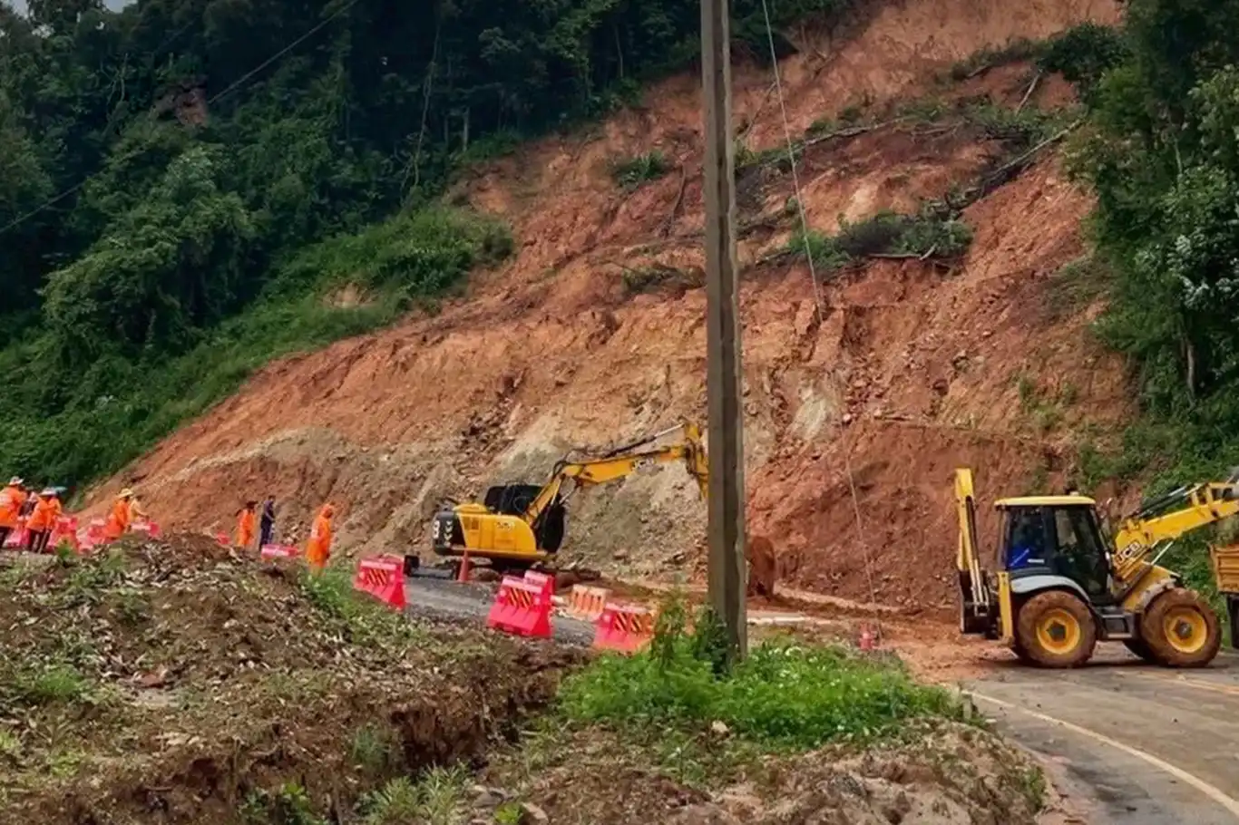 Wipha fırtınası Tayland'da etkili oluyor: 7 ölü, 143 yaralı Wipha fırtınası Tayland'da etkili oluyor: 7 ölü, 143 yaralı