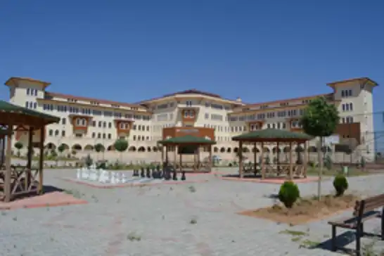 İmam Hatip'te akademik istikrar: Fatıma Zehra Kız AİHL'den üst üste büyük başarı