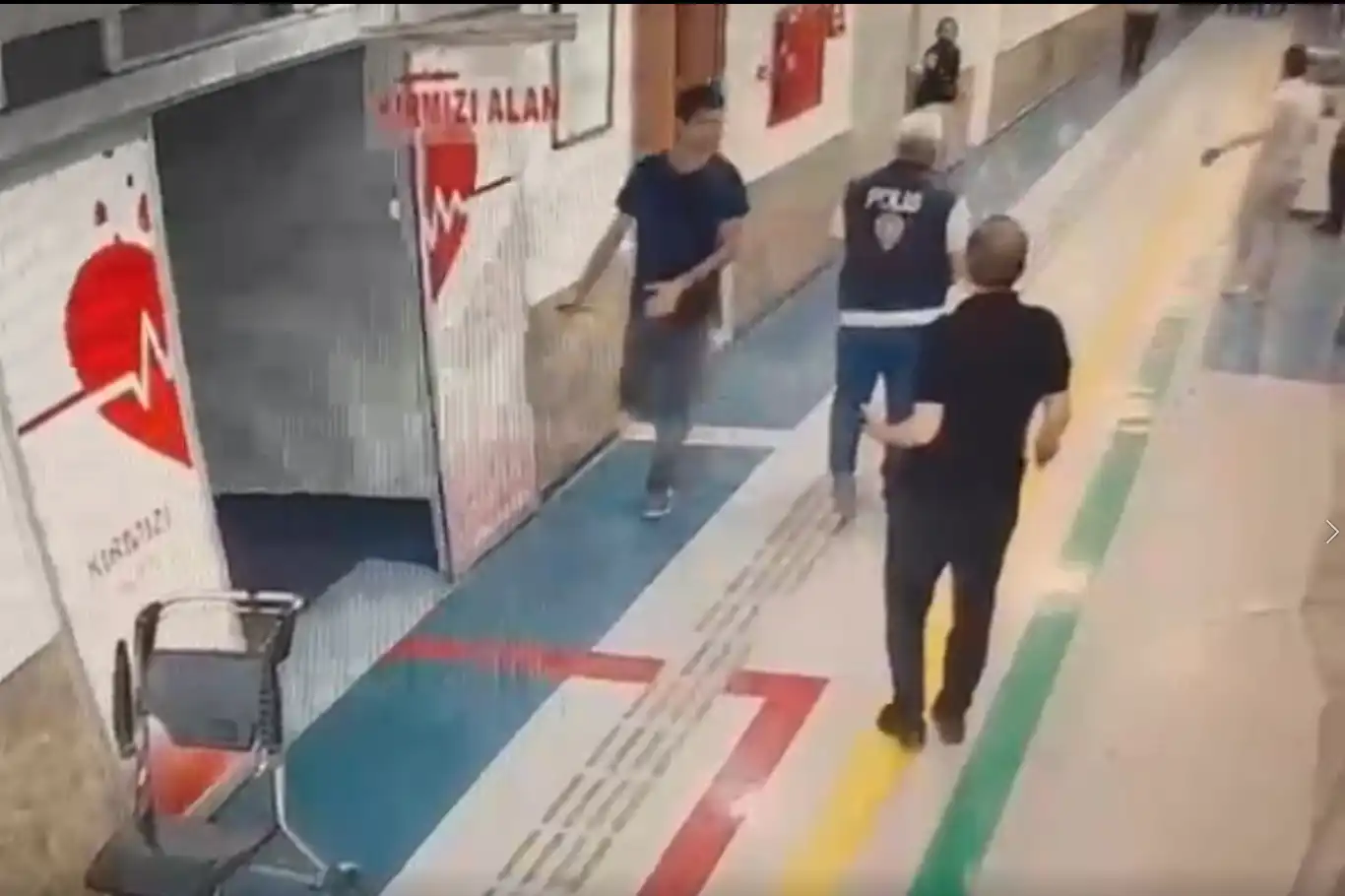 Şanlıurfa'da hastanede bıçaklı saldırı: Başhekim yardımcısı ve güvenlik görevlisi yaralandı