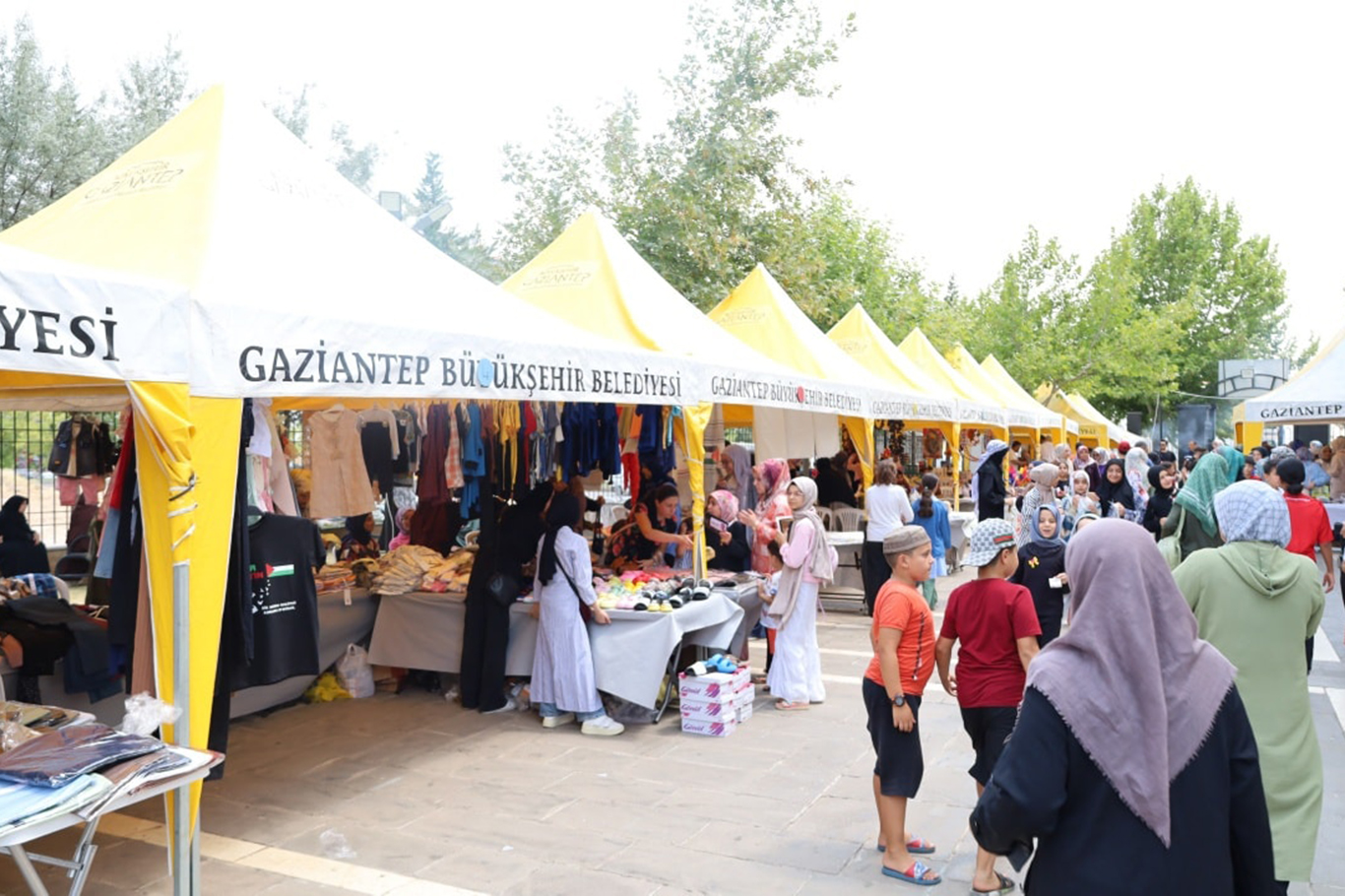 Cami görevlileri Gazze yararına kermes düzenledi Cami görevlileri Gazze yararına kermes düzenledi