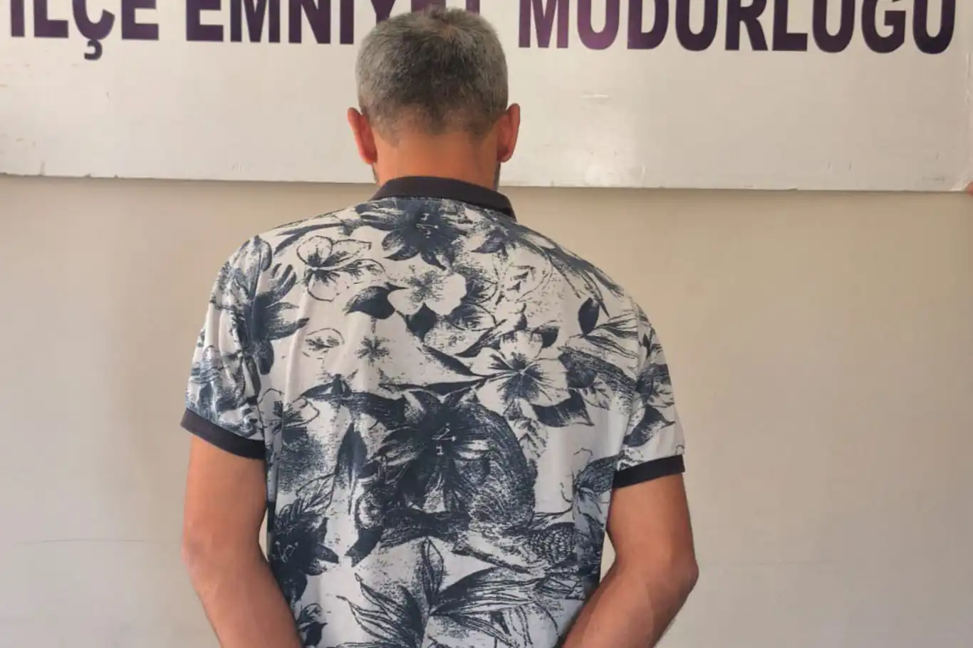 Kasten öldürme suçundan araması bulunan şahıs yakalandı. Kasten öldürme suçundan araması bulunan şahıs yakalandı.