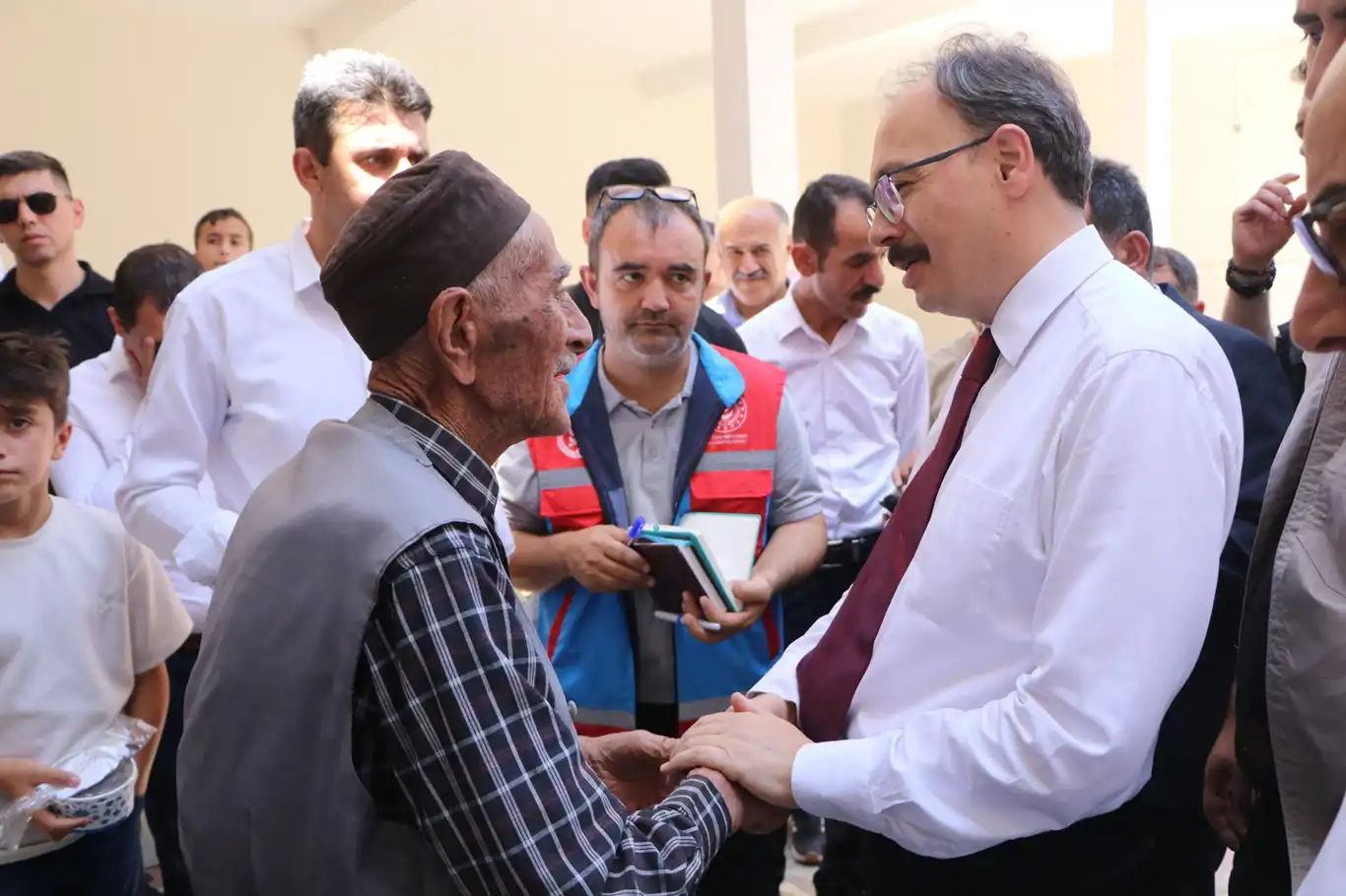 Siirt’te mahalle buluşmalarının 11’incisi Dumlupınar Mahallesi’nde gerçekleştirildi Siirt’te mahalle buluşmalarının 11’incisi Dumlupınar Mahallesi’nde gerçekleştirildi
