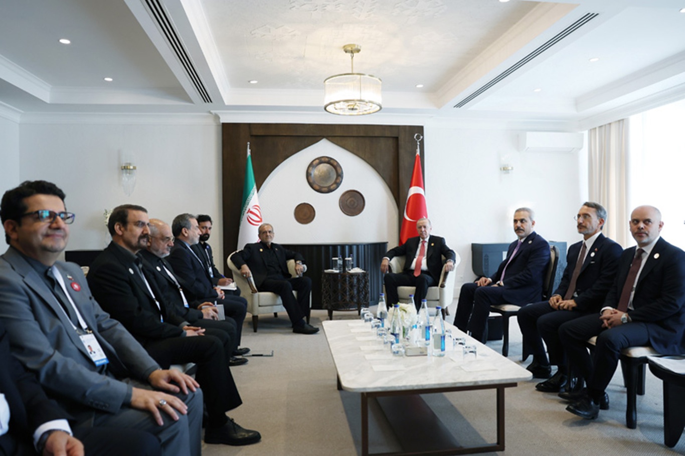 Cumhurbaşkanı Erdoğan, İran Cumhurbaşkanı Pezeşkiyan ile görüştü Cumhurbaşkanı Erdoğan, İran Cumhurbaşkanı Pezeşkiyan ile görüştü