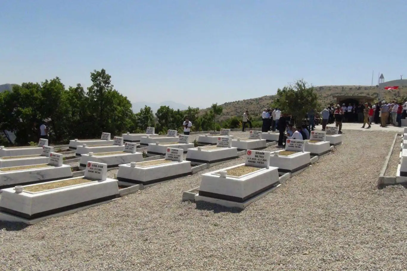 32 yıldır unutulmayan acı: Başbağlar katliamında 33 sivil hâlâ adalet arıyor 32 yıldır unutulmayan acı: Başbağlar katliamında 33 sivil hâlâ adalet arıyor