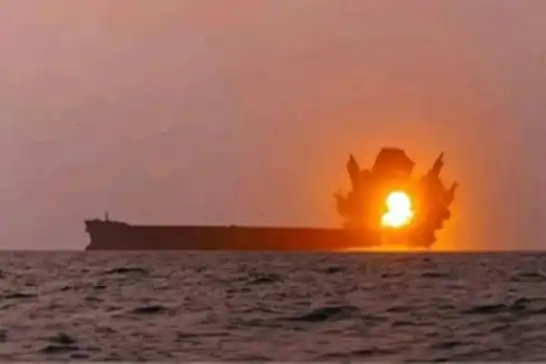 Ensarullah'ın vurduğu gemi batmak üzere!