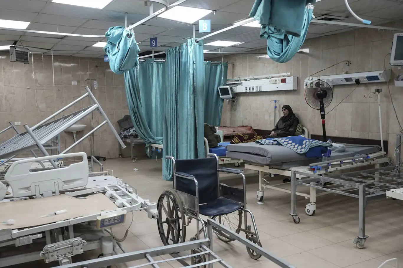 Aksa Hastanesi'nde yüzlerce hasta ölüm tehlikesi altında