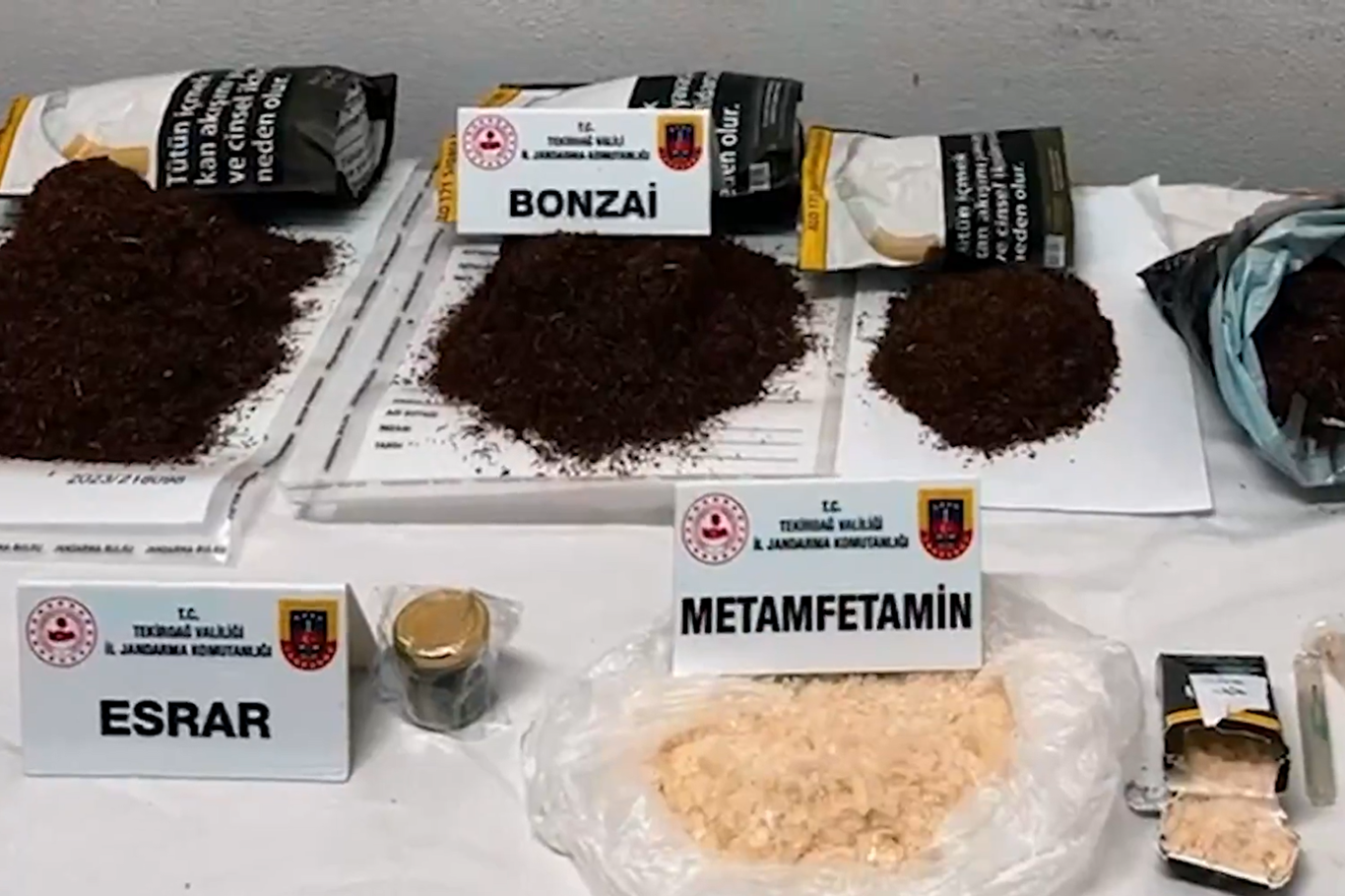 Tekirdağ'da uyuşturucu operasyonu: 65 torbacı yakalandı, 35'i tutuklandı Tekirdağ'da uyuşturucu operasyonu: 65 torbacı yakalandı, 35'i tutuklandı
