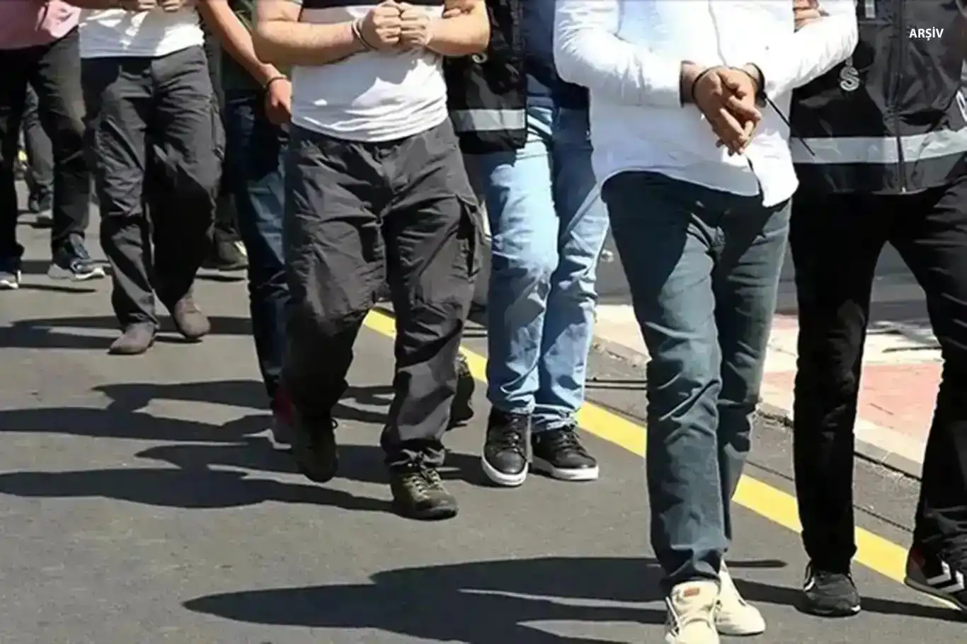 Diyarbakır'da çok sayıda silah ve mühimmat ele geçirildi: 149 tutuklama