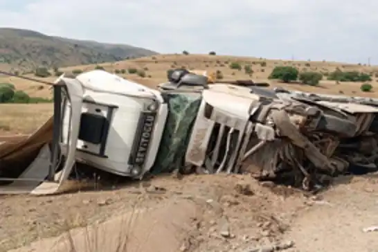 Bingöl'de tır kazası: 3 kişi yaralandı